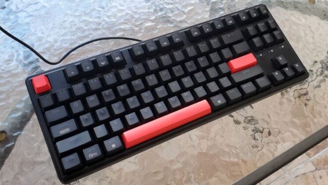 I used a $28 mechanical keyboard for a month—maybe you should, too
