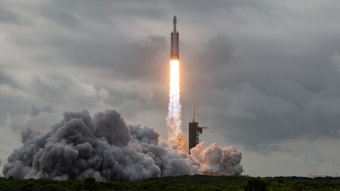 Relive SpaceX’s Falcon Heavy launch of Psyche asteroid mission with these amazing photos