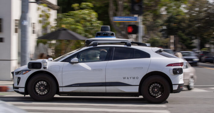 Robotaxi pushback grows in Los Angeles as Cruise loses permits