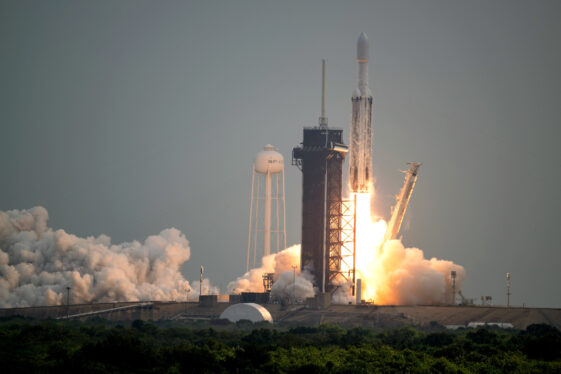 SpaceX’s Falcon Heavy launches NASA Psyche mission to metal asteroid