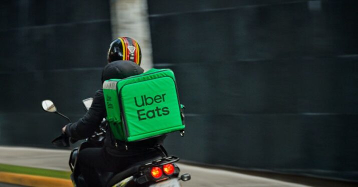 Uber Eats now lets you order from two nearby stores at the same time