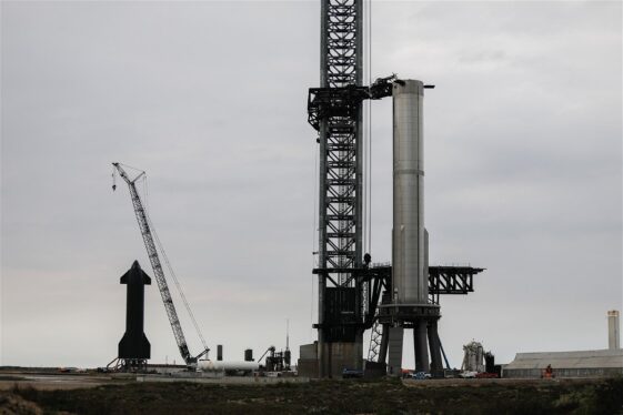 World’s most powerful rocket clears safety review for reflight
