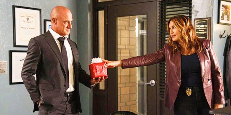 Law & Order: SVU Season 25 Set Photo Shows Benson Wearing Stabler’s Compass Necklace