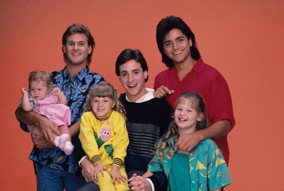 Rare Full House Photo Shows Tanner Family With The Original Danny Actor (Not Bob Saget)