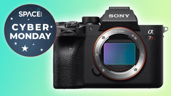 Sony A7R IV now $200 off in this Cyber Monday camera deal
