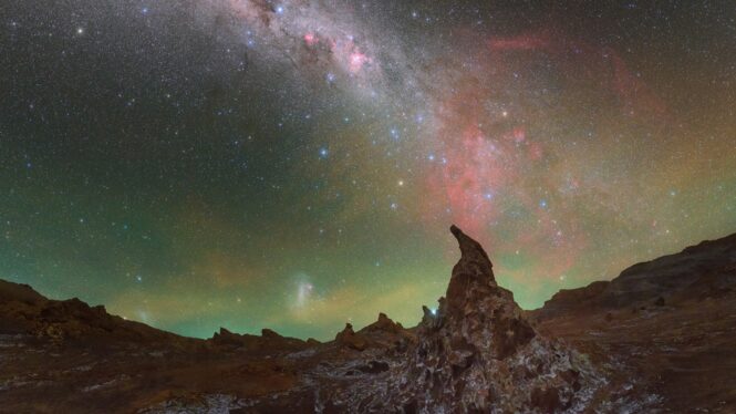 The Milky Way lights up the ‘Valley of the moon’ in magical new night sky photo