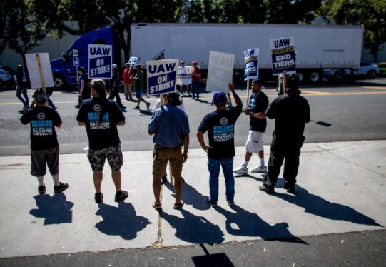 UAW launches sweeping bid to organize Tesla and the ‘entire nonunion auto sector’ in U.S.