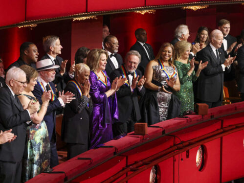 A Night of High Notes as Barry Gibb, Dionne Warwick, Queen Latifah & More Receive 2023 Kennedy Center Honors