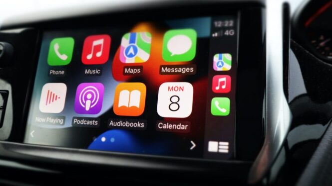 GM says it’s ditching Apple CarPlay and Android Auto to prevent distracted drivers