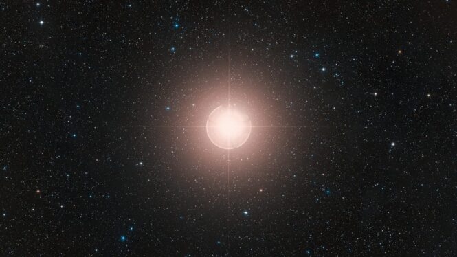 Iconic Star Betelgeuse Will Temporarily Vanish From the Sky Next Week