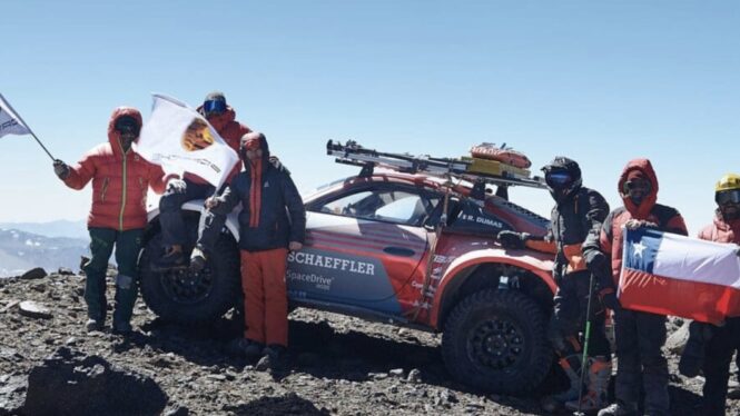 Porsche 911 Carrera sets altitude record on a Chilean volcano