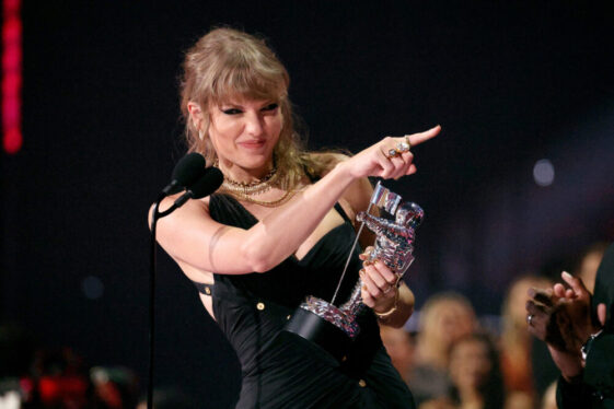 Taylor Swift Surpasses Elvis Presley for Most Weeks at No. 1 on Billboard 200 Among Soloists