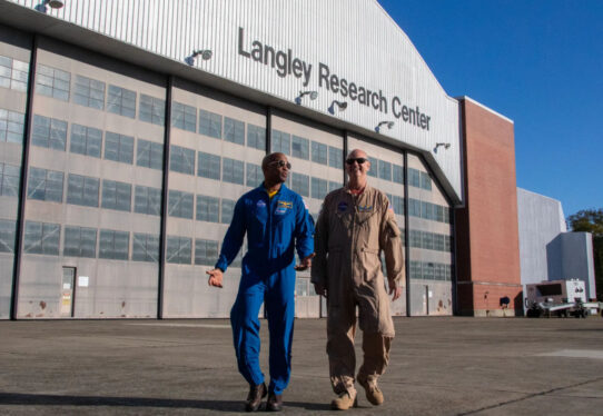 Las leyendas de los pilotos de pruebas de la NASA se reúnen