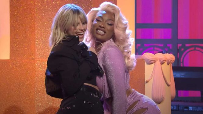 Renée Rapp Introduced by Rachel McAdams, Performs ‘Mean Girls’ Song With Megan Thee Stallion on ‘SNL’: Watch