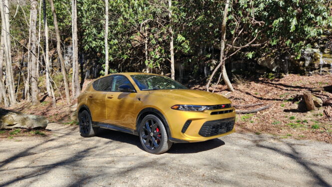 While we wait for a Dodge EV, the Hornet R/T plug-in is the next best thing