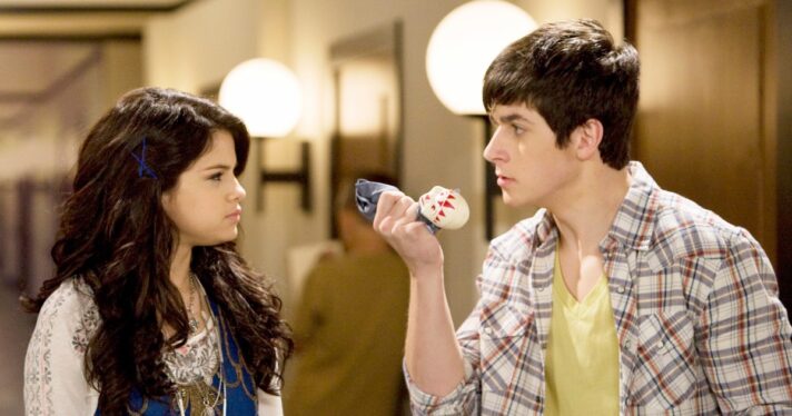 Wizards Of Waverly Place Sequel Confirms More Returning Actors, Selena Gomez Reunites With Russo Family In New Image