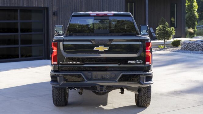 GM recalls over 323,000 HD pickups because tailgates can open unexpectedly