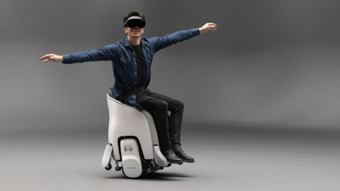 Honda thinks the future of VR is cruising around on this glorified electric unicycle