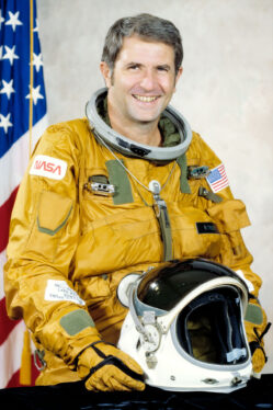 NASA Honors Life of Former Administrator, Astronaut Richard Truly 