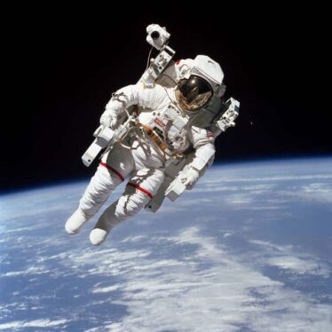 Pulse-Pounding Photos Recall NASA’s Historic First Untethered Spacewalk, 40 Years On