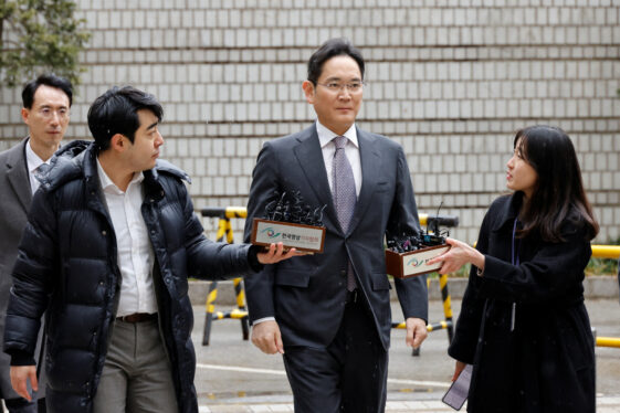 Samsung chief Jay Y. Lee acquitted in 2015 merger case  