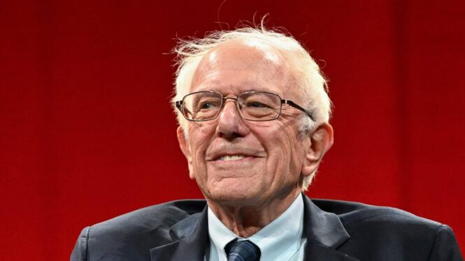 Bernie Sanders Introduces Bill to Create a 4-Day Workweek, Republicans Melt Down