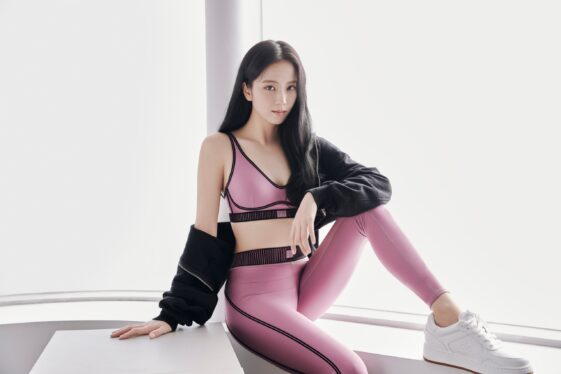 BLACKPINK’s Jisoo Debuts New Alo Yoga Athleisure & It’s Still In Stock