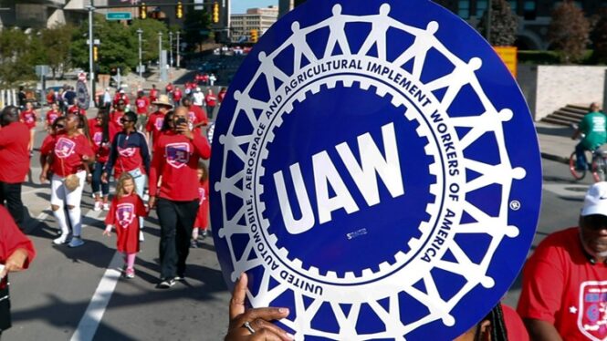 Alabama Mercedes workers to vote in May on UAW representation