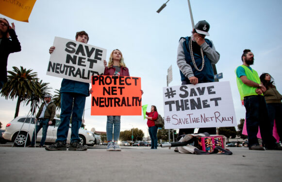 F.C.C. Votes to Restore Net Neutrality Rules