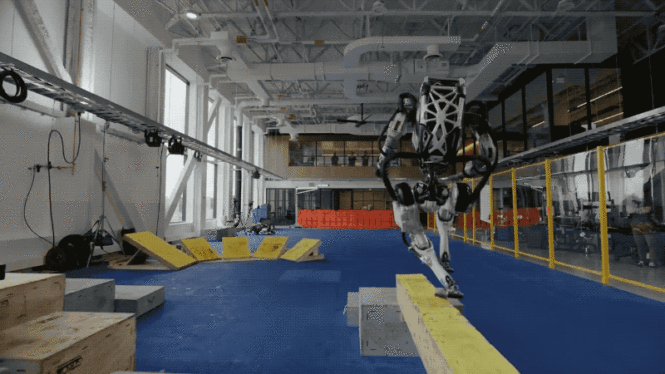 Humanoid robots are learning to fall well