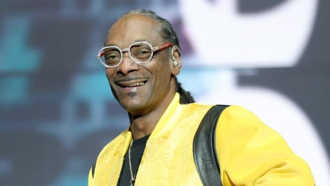 Snoop Doog’s Granddaughter Helping Him Brush Up on French Before His Summer Olympics Gig Is Pure Gold