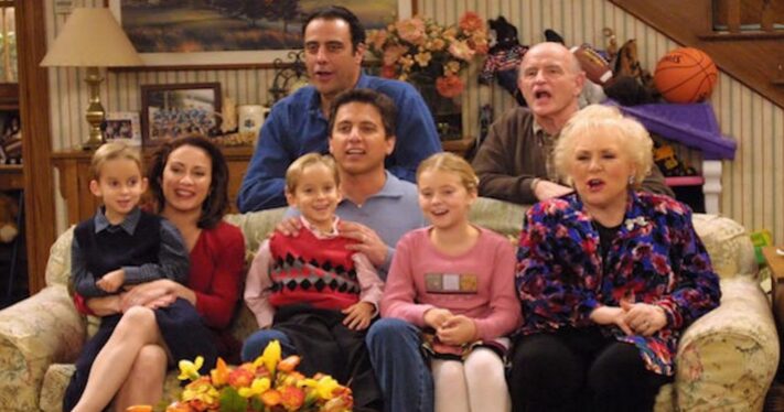 Everybody Loves Raymond: 10 Things You Never Noticed About The First Episode