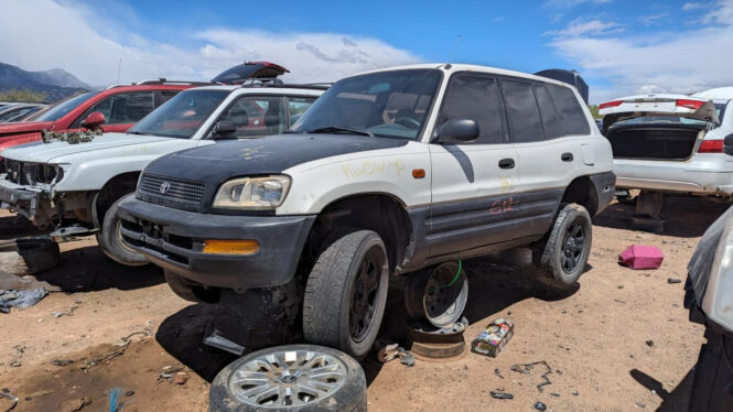 Junkyard Gem: 1996 Toyota RAV4