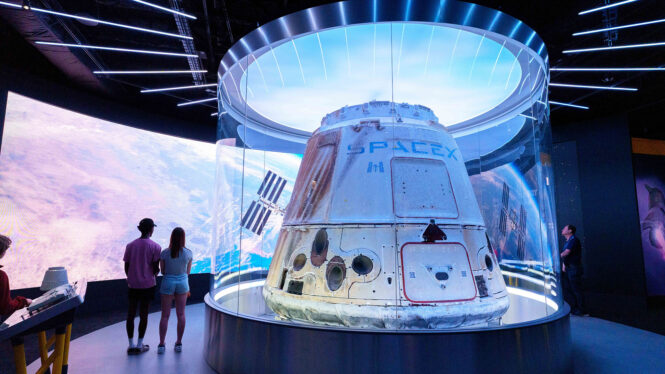 SpaceX spacecraft looks amazing in this new museum display