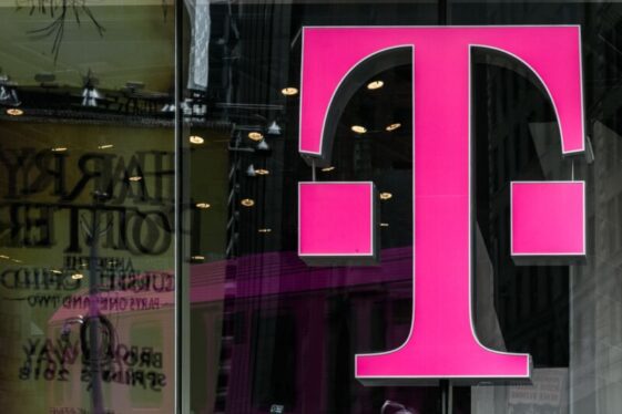 T-Mobile imposes $5 monthly price hike on customers using older plans