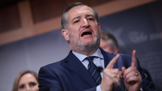 Ted Cruz Doesn’t Want You to Get an Easy Flight Refund