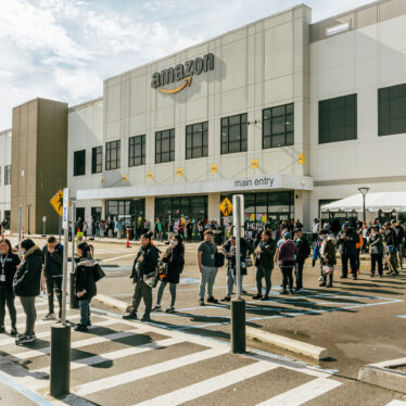 How the Teamsters and a Homegrown Union Plan to Take On Amazon