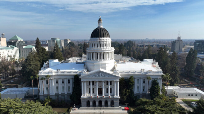 California Proposes 30 AI Regulation Laws Amid Federal Standstill