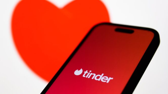 Does Tinder notify users when you take a screenshot?