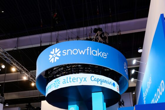 Hackers steal “significant volume” of data from hundreds of Snowflake customers