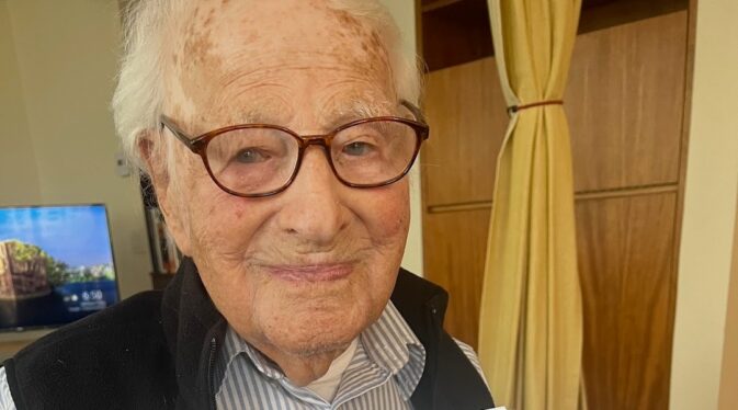 Morrie Markoff, Listed as Oldest Man in the U.S., Dies at 110