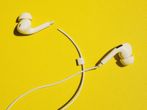 Some Cheap Wired Headphones Are Actually Using Bluetooth