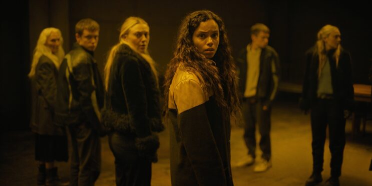 The Watchers Review: The Shyamalan Familys Love Of A Twist Ending Ruins A Fascinating Horror