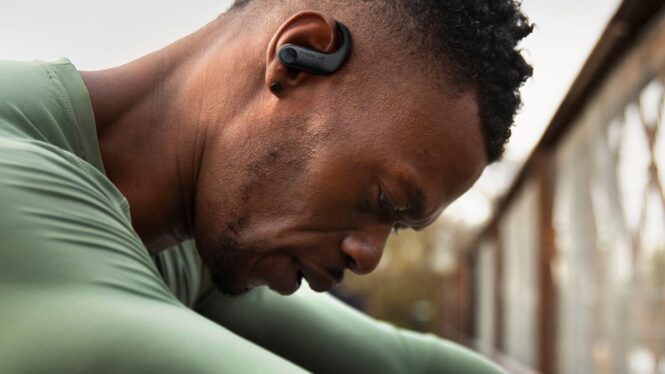 Wear these $40 ergonomic and water-resistant earbuds to the gym