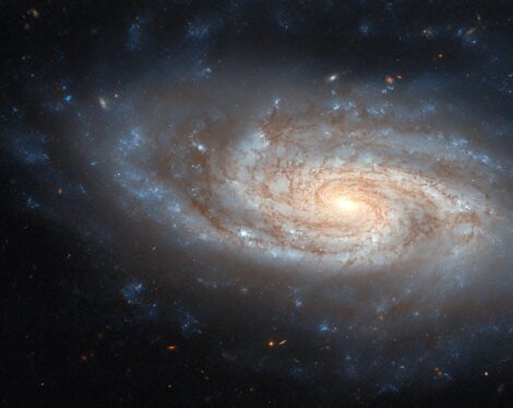 Hubble Images a Classic Spiral 