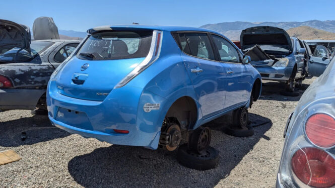 Junkyard Gem: 2014 Nissan Leaf