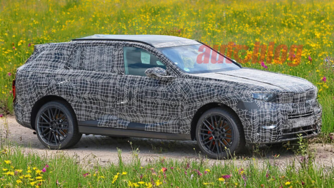 Next-generation BMW X5 spied with Neue Klasse looks