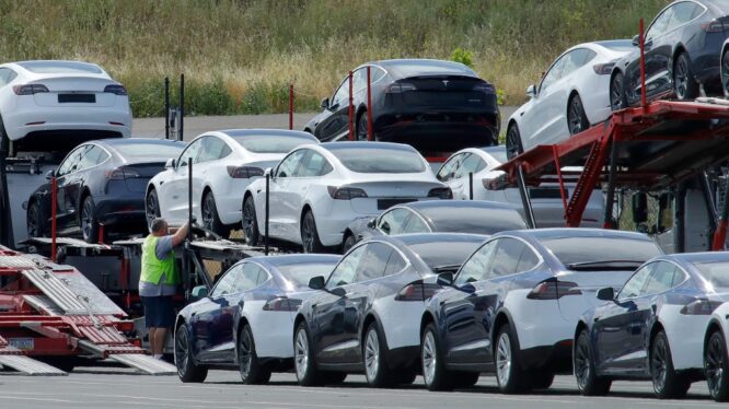 Tesla in Seattle-area crash that killed motorcyclist was using ‘Full Self-Driving’