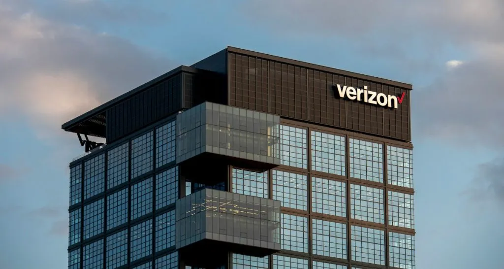 Verizon faces lawsuit after record labels say it profits from piracy