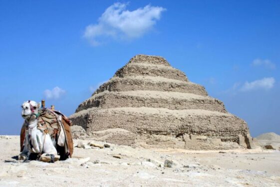 Did ancient Egyptians use a hydraulic lift to build the Pyramid of Djoser?